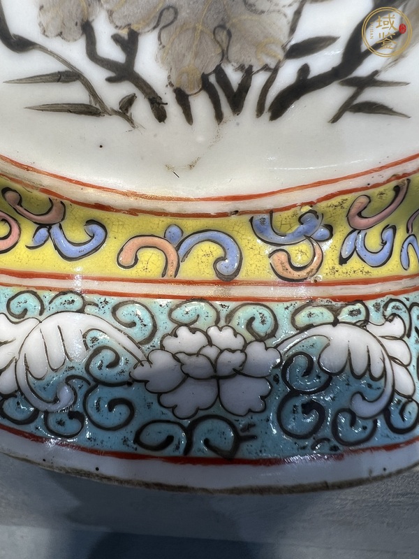 古玩陶瓷粉彩抱月瓶真品鑒賞圖