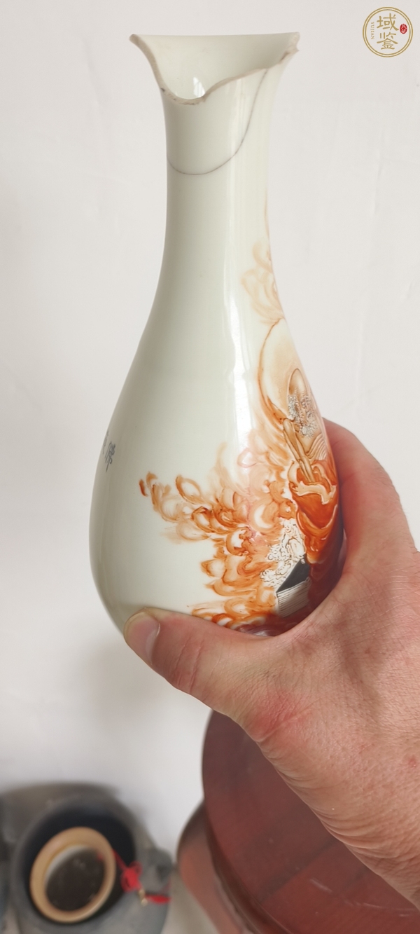 古玩陶瓷礬紅人物瓶真品鑒賞圖