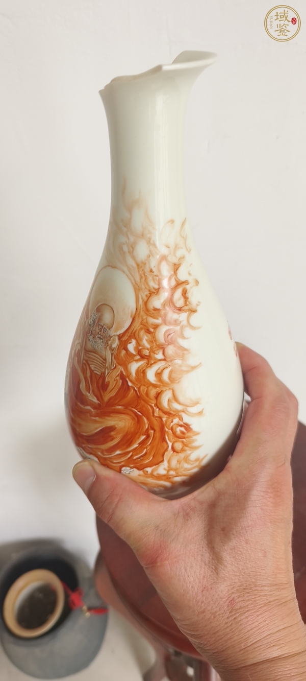 古玩陶瓷礬紅人物瓶真品鑒賞圖