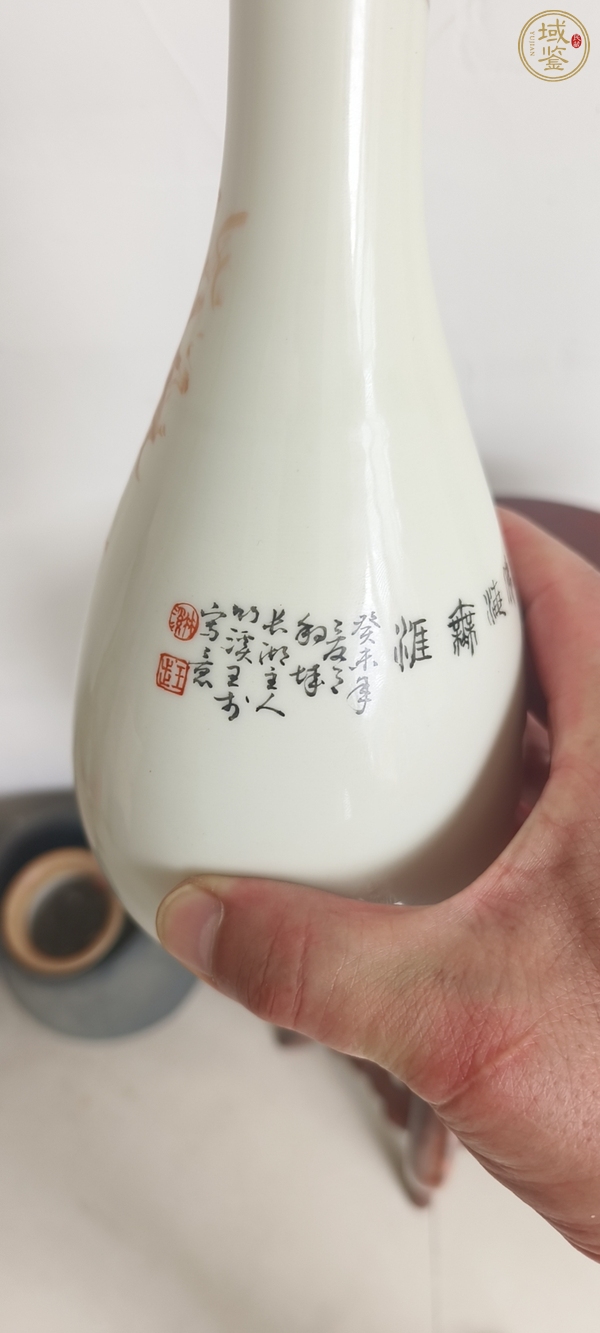 古玩陶瓷礬紅人物瓶真品鑒賞圖
