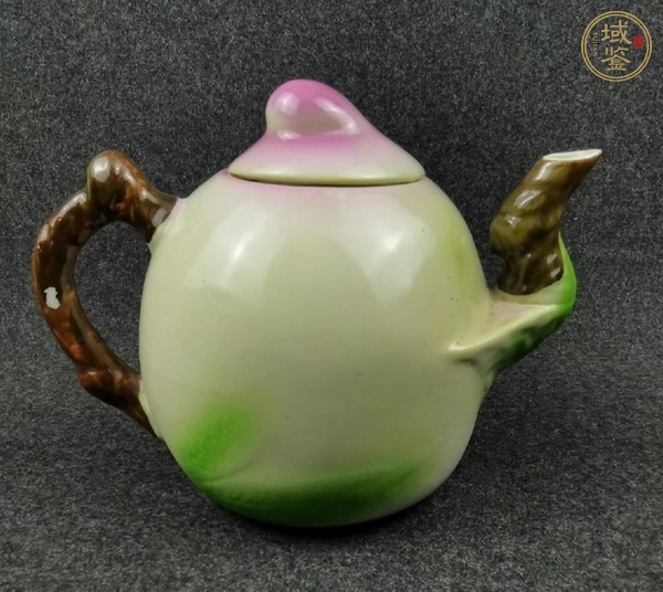 古玩陶瓷壽桃型茶壺真品鑒賞圖