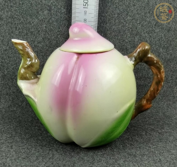古玩陶瓷壽桃型茶壺真品鑒賞圖
