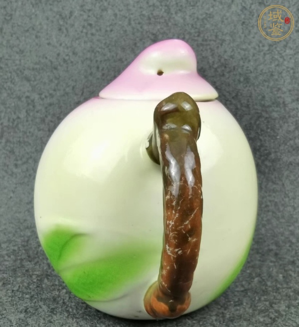 古玩陶瓷壽桃型茶壺真品鑒賞圖