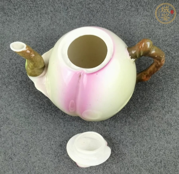 古玩陶瓷壽桃型茶壺真品鑒賞圖