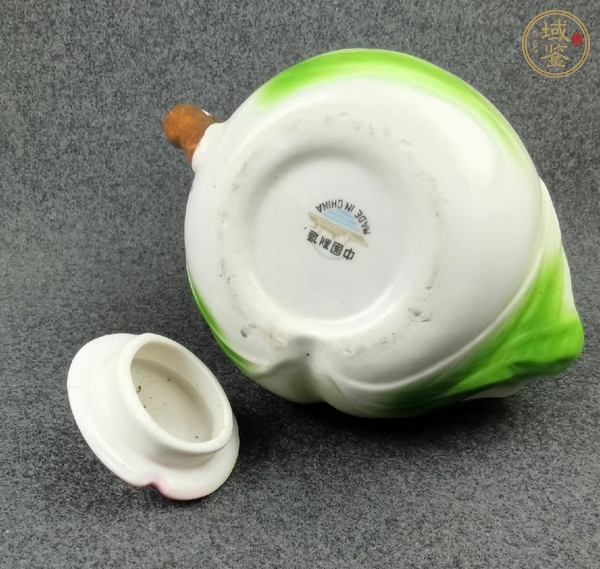 古玩陶瓷壽桃型茶壺真品鑒賞圖