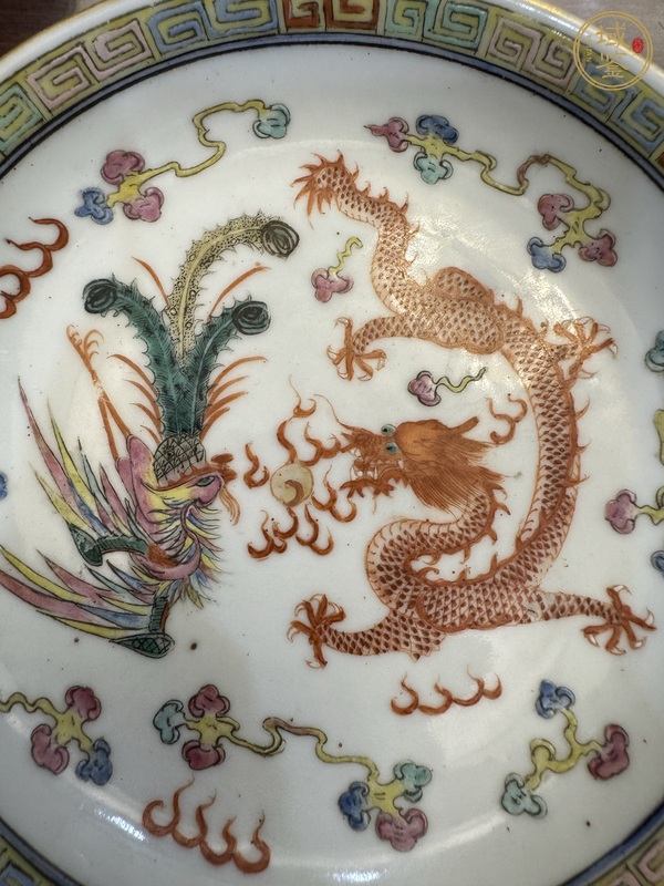 古玩陶瓷粉彩龍鳳紋盤真品鑒賞圖
