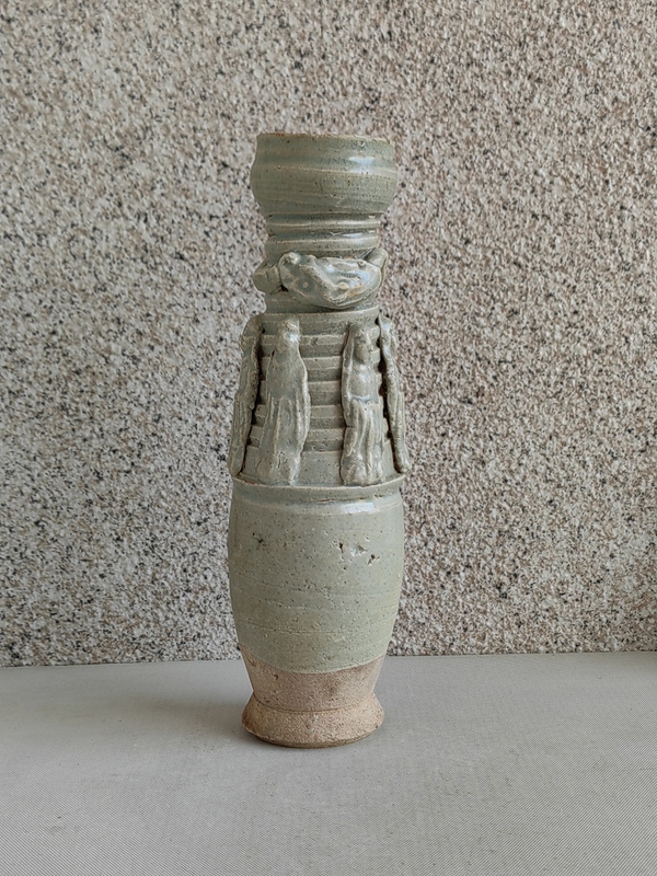 古玩轉賣青白釉貼塑人物瓶拍賣，當前價格0元