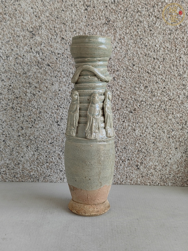 古玩陶瓷青白釉貼塑人物瓶真品鑒賞圖