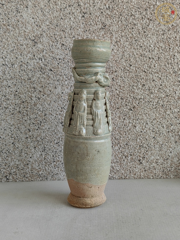 古玩陶瓷青白釉貼塑人物瓶真品鑒賞圖