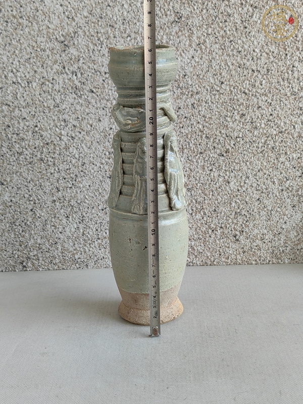 古玩陶瓷青白釉貼塑人物瓶真品鑒賞圖
