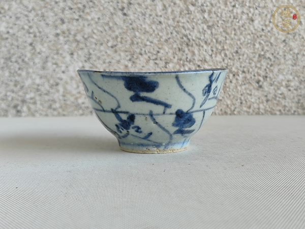 古玩陶瓷青花靈芝紋茶碗真品鑒賞圖