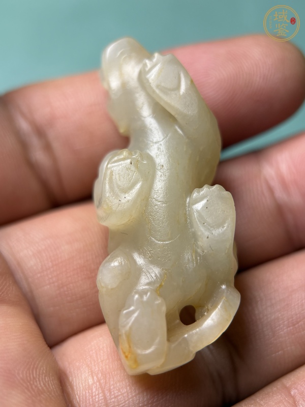 古玩玉器漢代白玉紅沁辟邪真品鑒賞圖