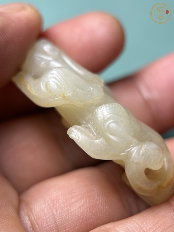 古玩玉器漢代白玉紅沁辟邪真品鑒賞圖