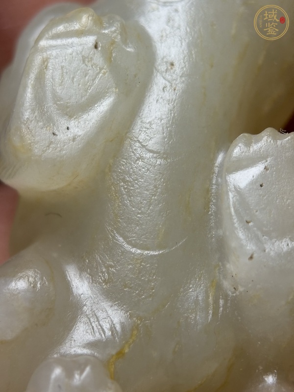 古玩玉器漢代白玉紅沁辟邪真品鑒賞圖