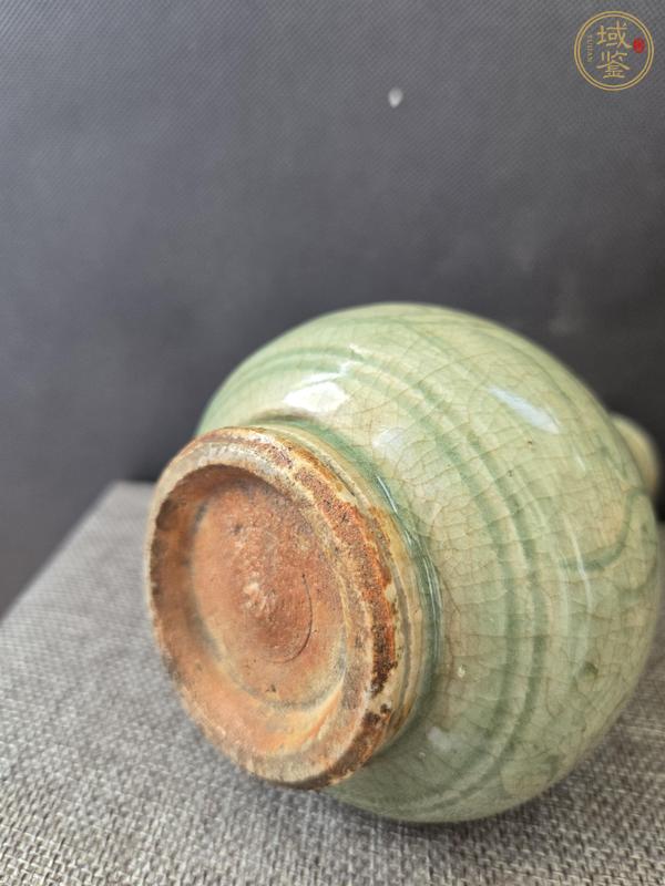 古玩陶瓷龍泉窯青釉刻花長(zhǎng)頸瓶真品鑒賞圖
