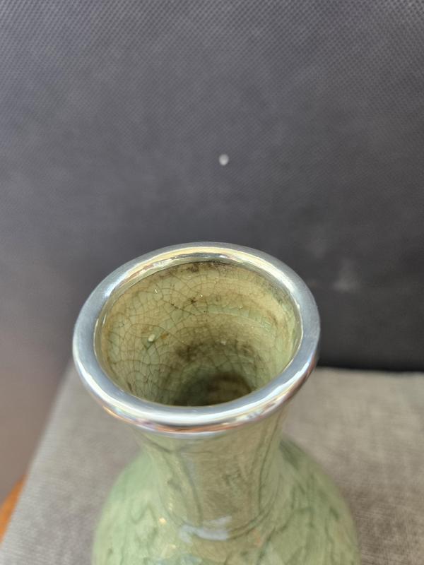 古玩陶瓷眀代龍泉窯青釉刻花長頸瓶拍賣，當前價格4900元