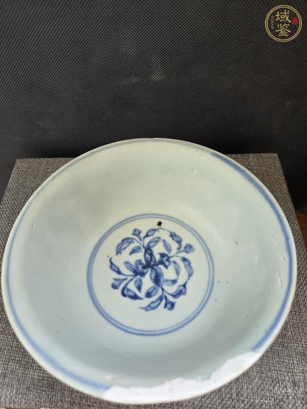 古玩陶瓷花卉紋青花碗真品鑒賞圖