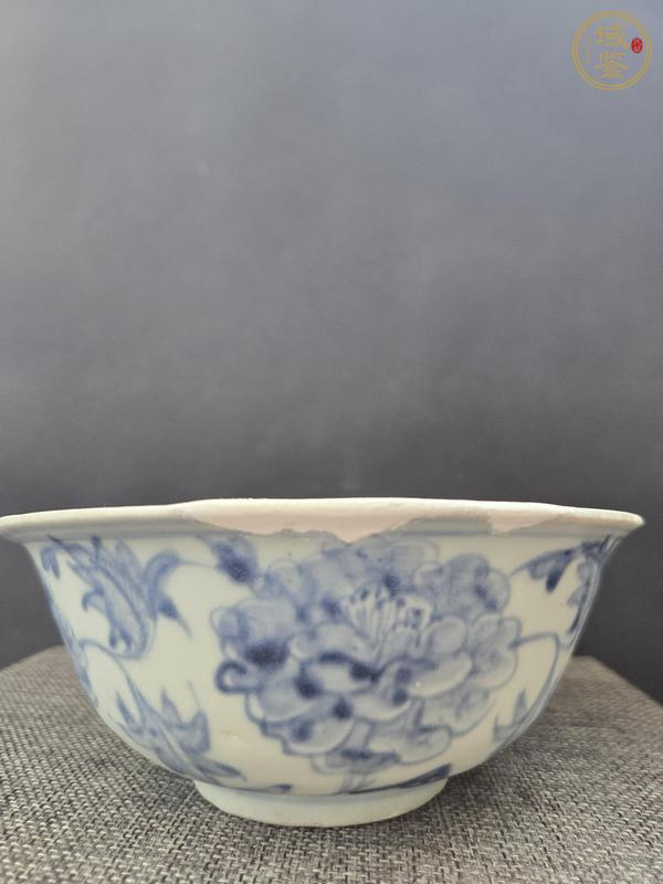 古玩陶瓷花卉紋青花碗真品鑒賞圖