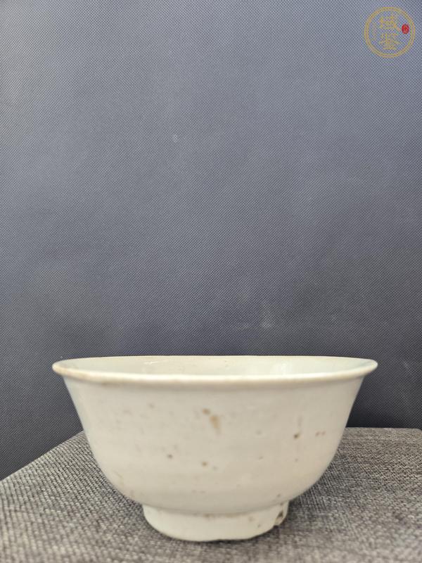 古玩陶瓷明中白釉碗真品鑒賞圖