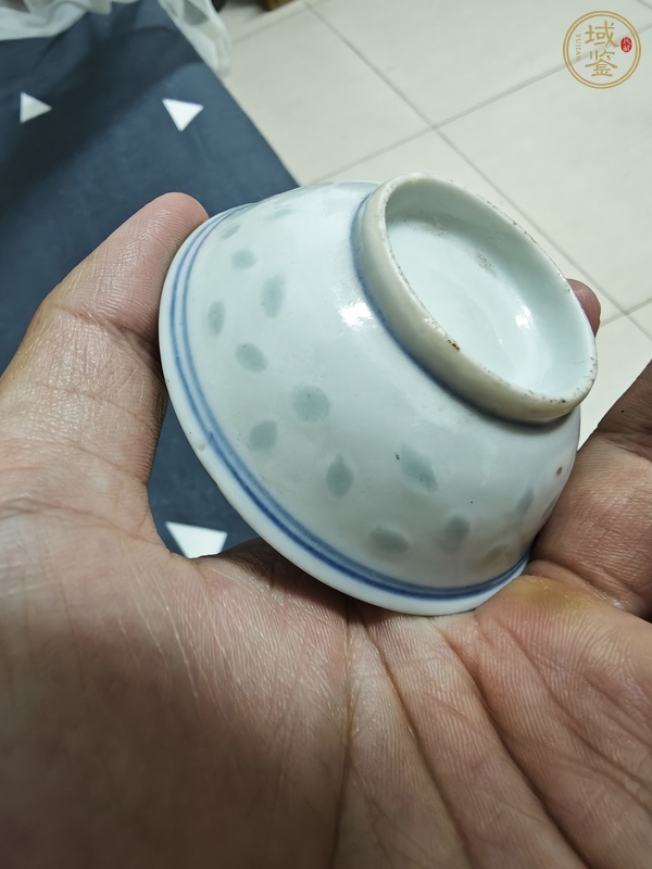 古玩陶瓷青花玲瓏瓷花卉紋盤真品鑒賞圖