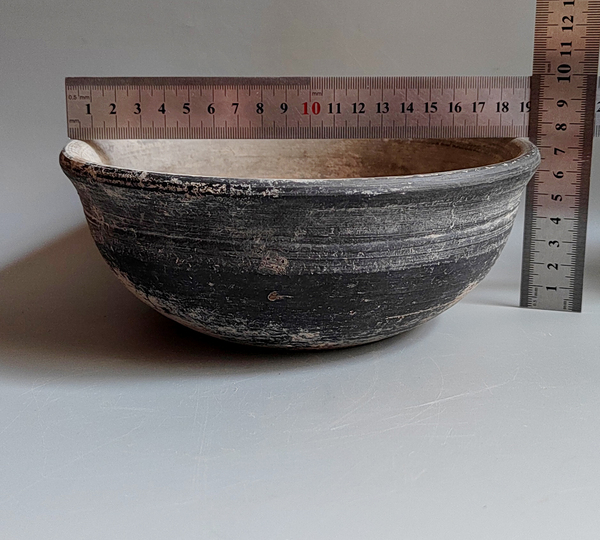 古玩陶瓷漢代弦紋黑陶大碗拍賣,當前價格0元
