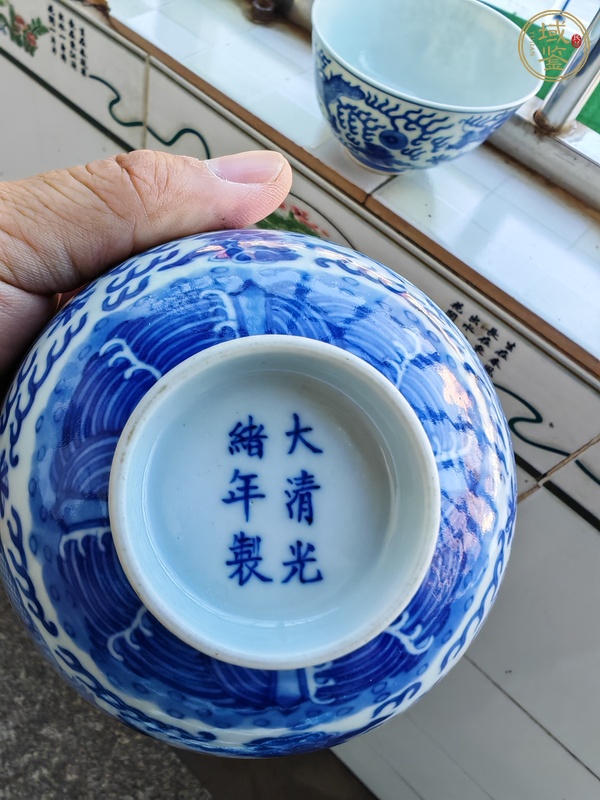 古玩陶瓷現(xiàn)代仿光緒青花龍紋碗真品鑒賞圖
