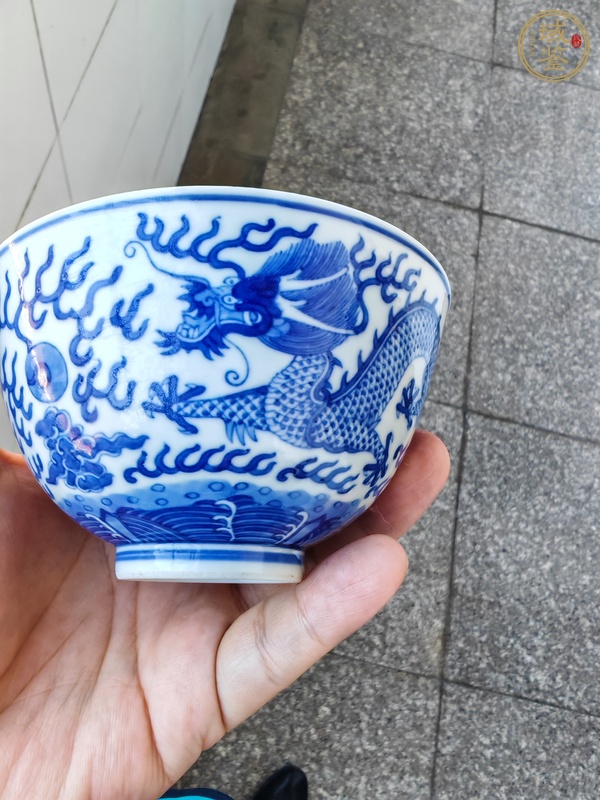 古玩陶瓷現(xiàn)代仿光緒青花龍紋碗真品鑒賞圖