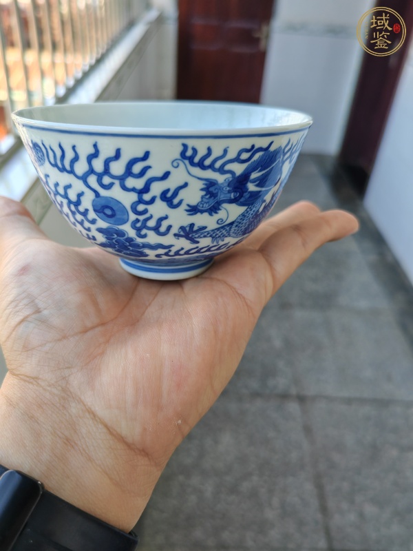 古玩陶瓷現(xiàn)代仿光緒青花龍紋碗真品鑒賞圖