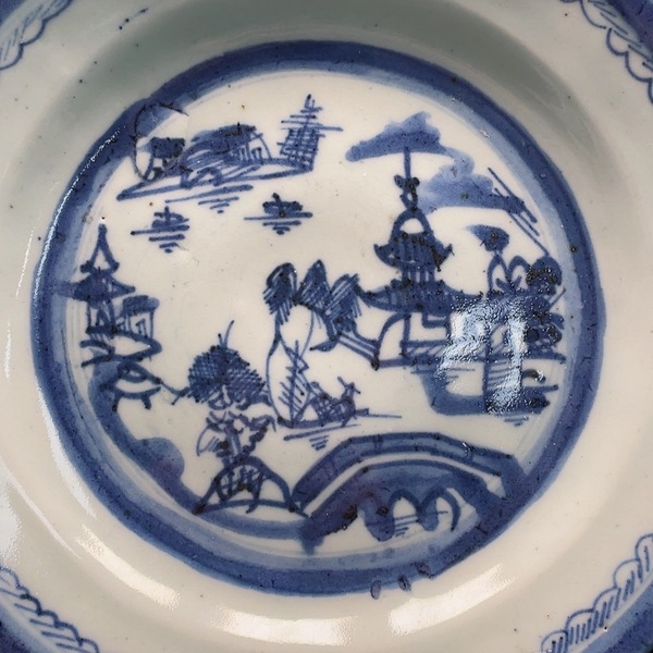 古玩陶瓷清乾隆樓臺亭閣山水紋青花盤拍賣，當前價格1200元