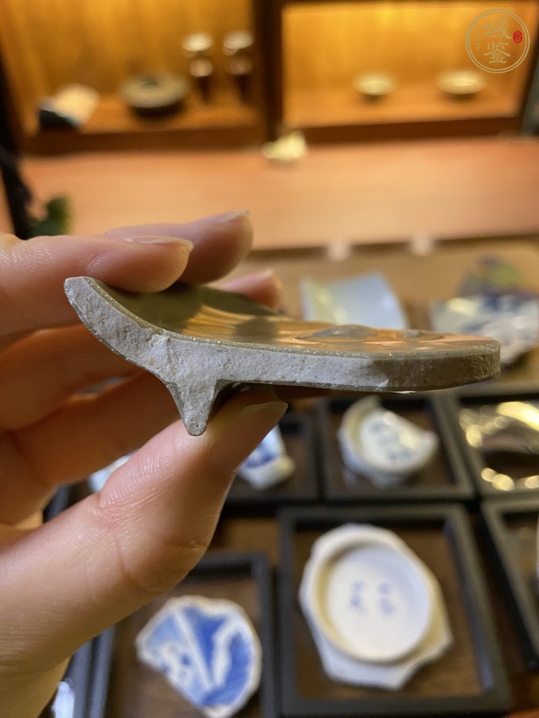 古玩陶瓷南宋龍泉窯青釉魚紋洗標本真品鑒賞圖