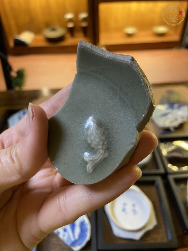 古玩陶瓷南宋龍泉窯青釉魚紋洗標本真品鑒賞圖