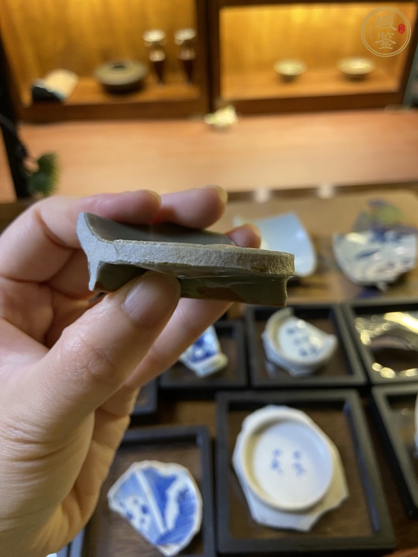 古玩陶瓷南宋龍泉窯青釉魚紋洗標本真品鑒賞圖