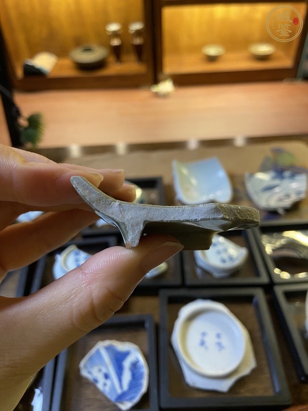 古玩陶瓷南宋龍泉窯青釉魚紋洗標本真品鑒賞圖