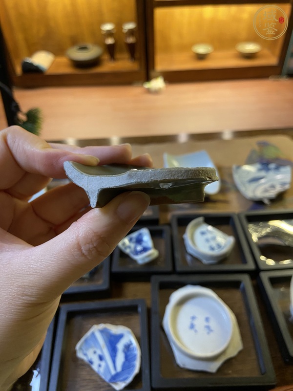 古玩陶瓷南宋龍泉窯青釉魚紋洗標本真品鑒賞圖