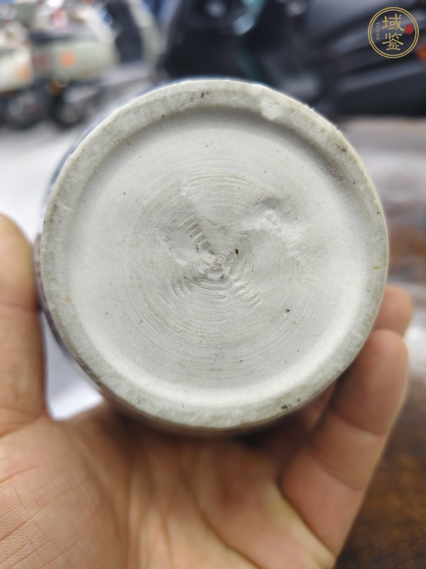 古玩陶瓷明中期 青花纏枝花卉紋罐真品鑒賞圖
