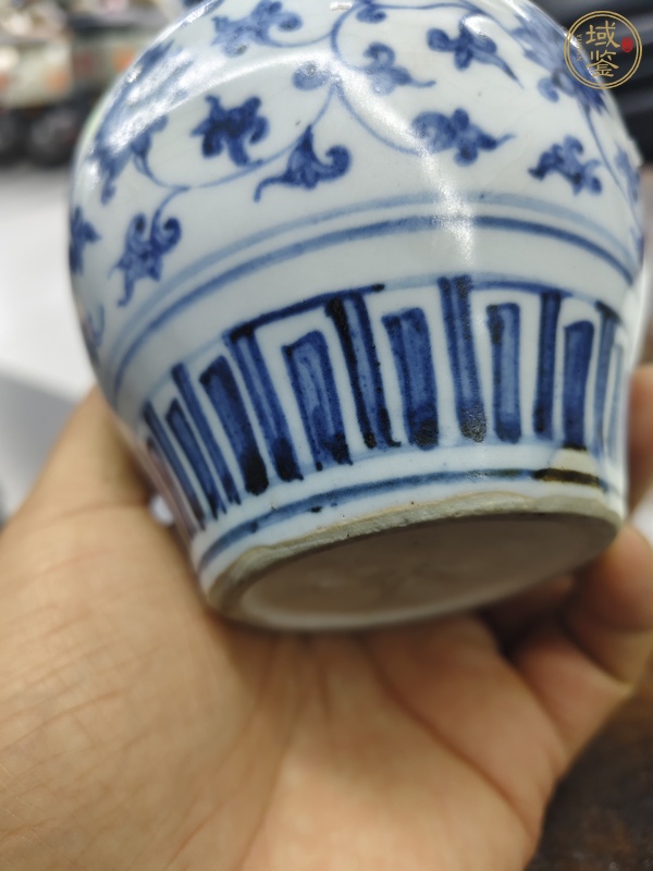古玩陶瓷明中期 青花纏枝花卉紋罐真品鑒賞圖