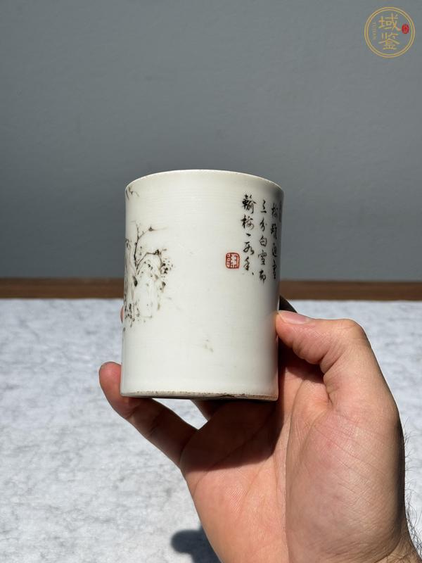 古玩陶瓷墨彩踏雪尋梅詩文筆筒真品鑒賞圖
