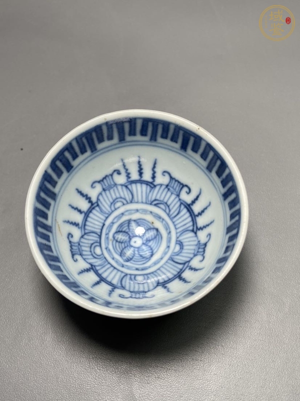 古玩陶瓷日本明治青花淡描雞心杯真品鑒賞圖