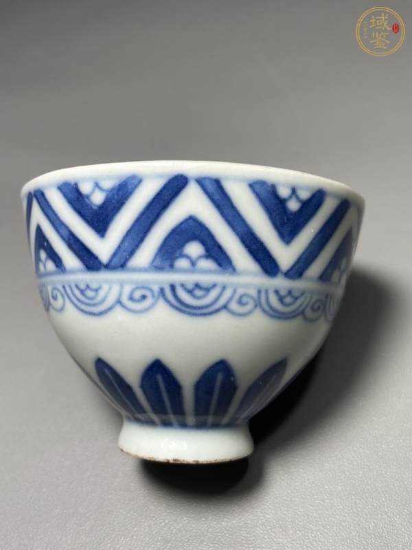 古玩陶瓷日本明治青花淡描雞心杯真品鑒賞圖