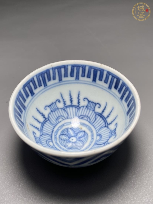 古玩陶瓷日本明治青花淡描雞心杯真品鑒賞圖