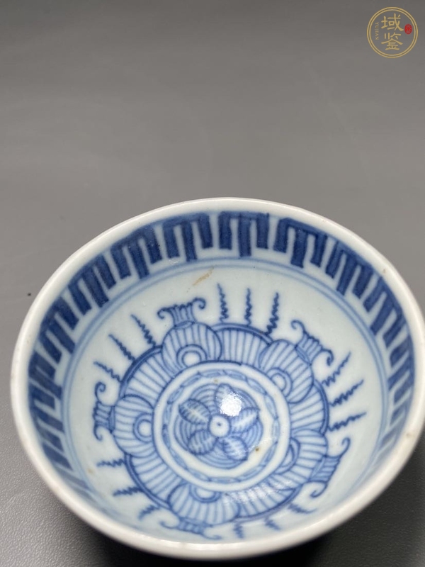 古玩陶瓷日本明治青花淡描雞心杯真品鑒賞圖