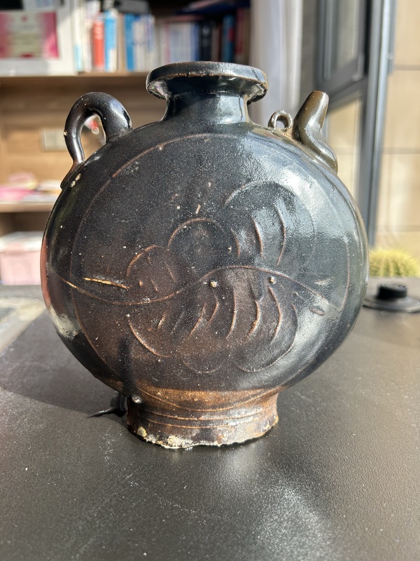 古玩陶瓷金元耀州窯黑釉樹葉紋扁壺（西夏中號）拍賣，當前價格550元