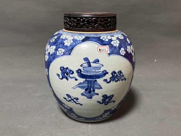 古玩陶瓷清康熙·青花冰梅開窗博古紋罐拍賣，當前價格1506元