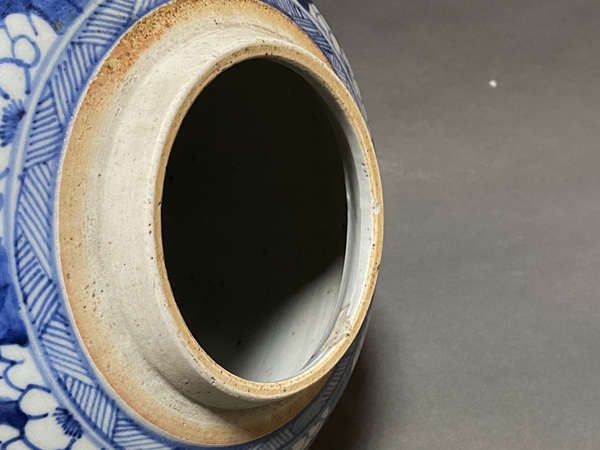 古玩陶瓷清康熙·青花冰梅開窗博古紋罐拍賣，當前價格1506元