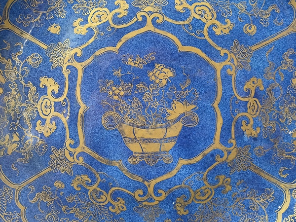古玩陶瓷清康熙·灑藍描金提籃花卉紋大盤拍賣，當前價格0元