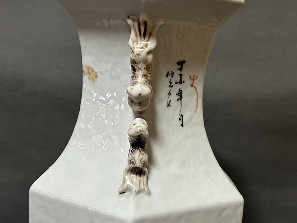 古玩陶瓷清晚·淺絳彩人物詩文獸耳六方瓶拍賣,當前價格4980元
