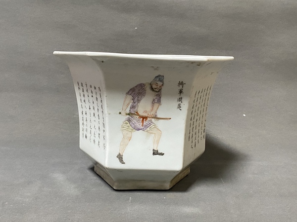 古玩嚴(yán)選民國(guó)·粉彩無(wú)雙譜詩(shī)文六方花盆拍賣,當(dāng)前價(jià)格648元