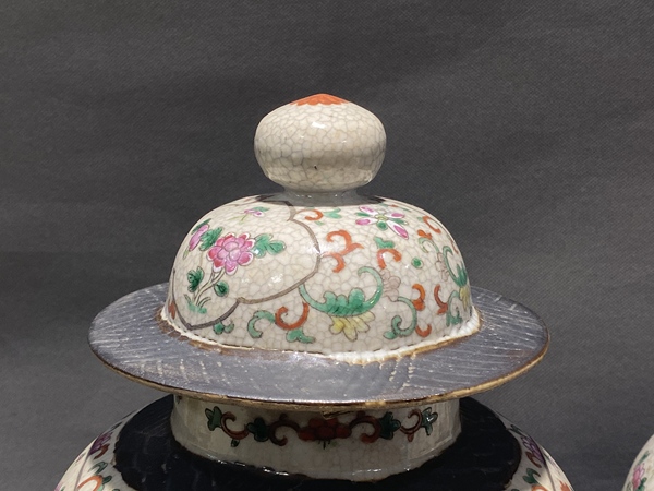 古玩陶瓷清晚·哥釉五彩開窗花鳥紋三鐵口將軍罐一對
拍賣,當(dāng)前價(jià)格0元