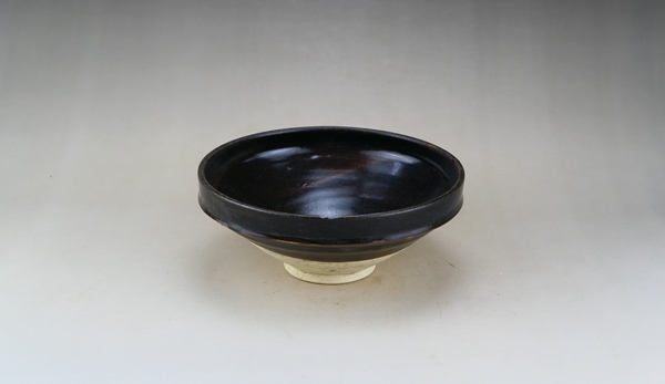 古玩轉(zhuǎn)賣元末明初.黑釉直口斗笠碗拍賣,當(dāng)前價(jià)格7999元