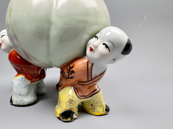 古玩陶瓷民國時期·粉彩童子抬壽桃瓷塑擺件拍賣，當前價格0元